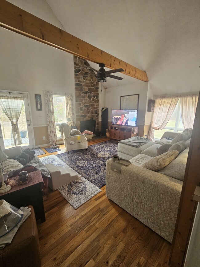 Foto del edificio - 24101 Asbury Dr