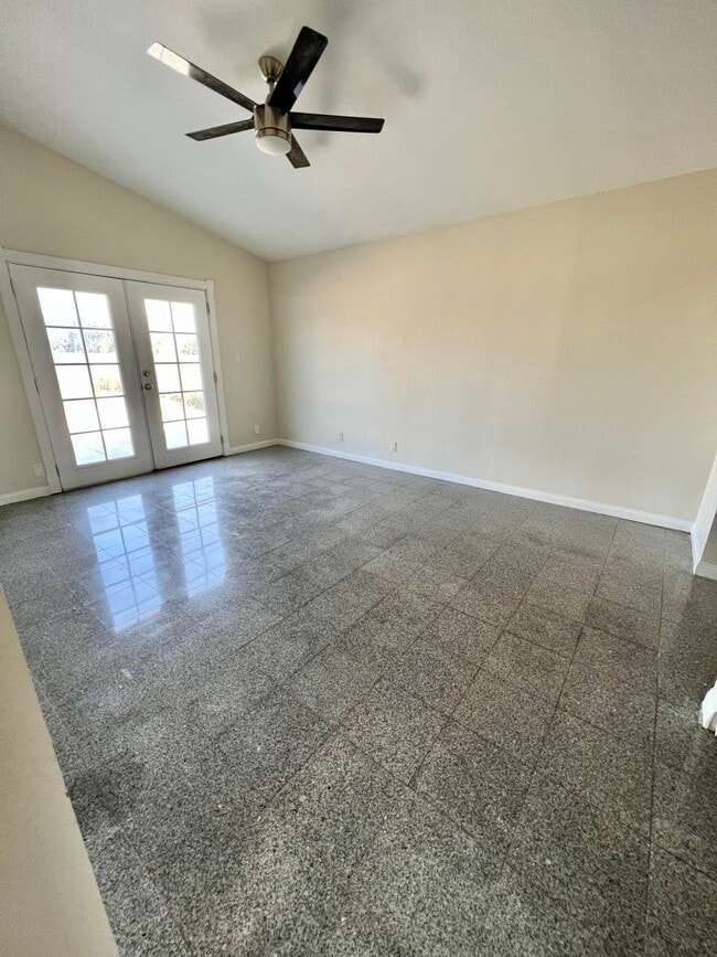 Building Photo - 37547 Lilacview Ave