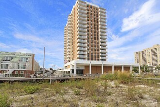 Building Photo - 5200 Boardwalk