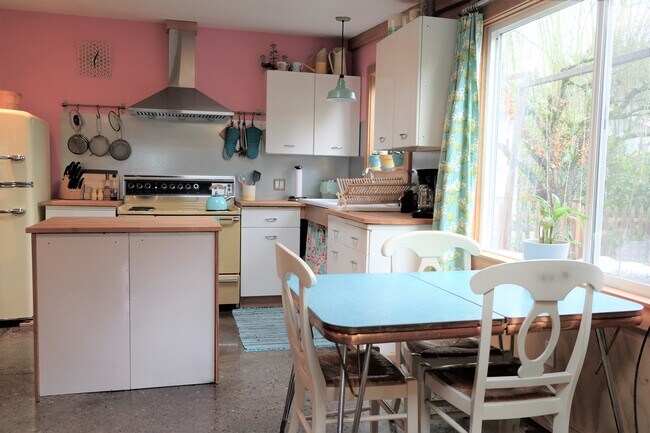 Foto del edificio - 10733 Phinney Ave N