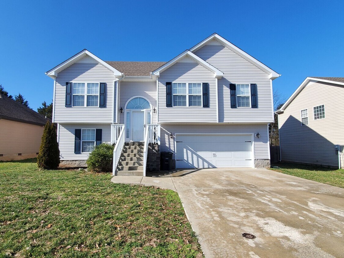 Foto principal - 5 Bedrooms 3 Bathroom Split Foyer