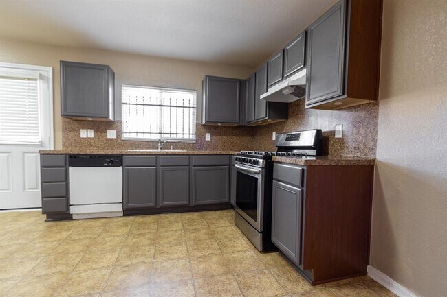 Building Photo - 7419 Foxwood Fair Ln