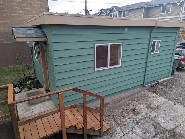 Lado del estudio - 308 1/2 5th Ave S