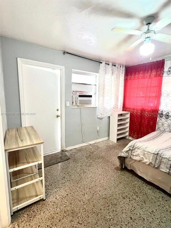 Foto del edificio - 106 Harvard Rd