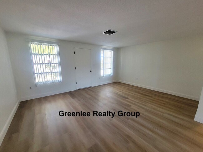 Foto del edificio - Spacious 2 Bed/ 2.5 Bath Home with 2-Car Garage & Bonus Family Room!