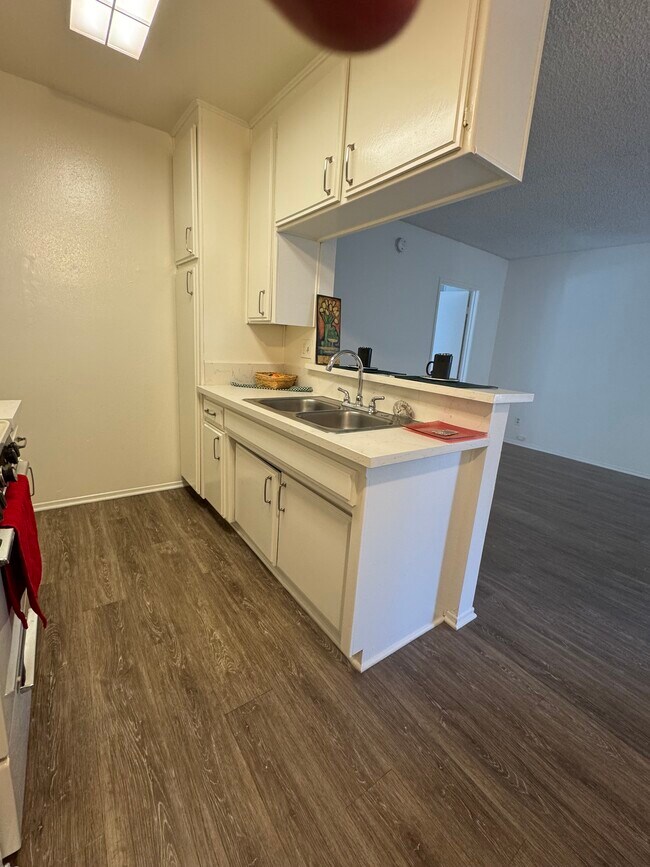 Cocina + Despensa - Halsted Garden Apartments