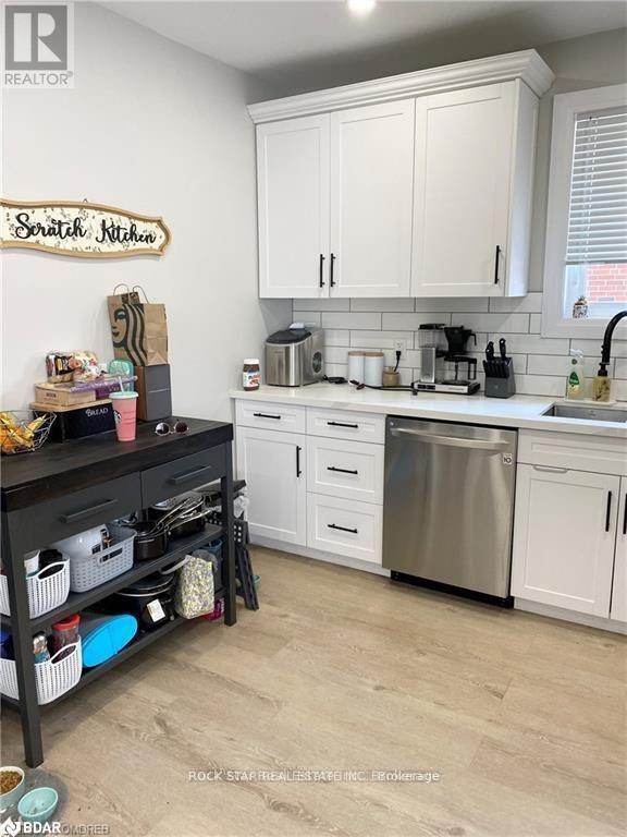 Building Photo - 889 Fennell Ave E