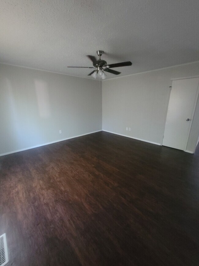 Foto del edificio - 6575 Silver Fox Dr Florissant, MO 63034