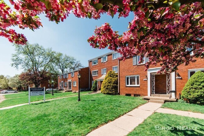Building Photo - 1660 Parkline Dr