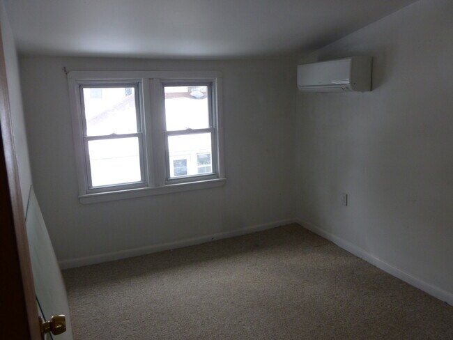 Building Photo - 433 Holly Ave