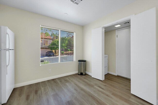 Foto del edificio - Fully Furnished 2 bedroom Townhome