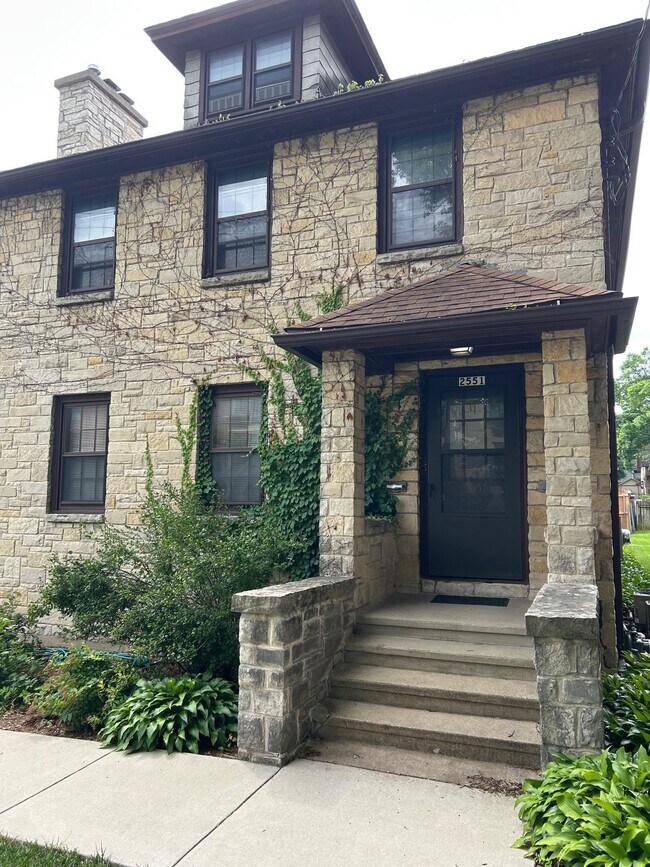 Foto del edificio - 2551 University Ave