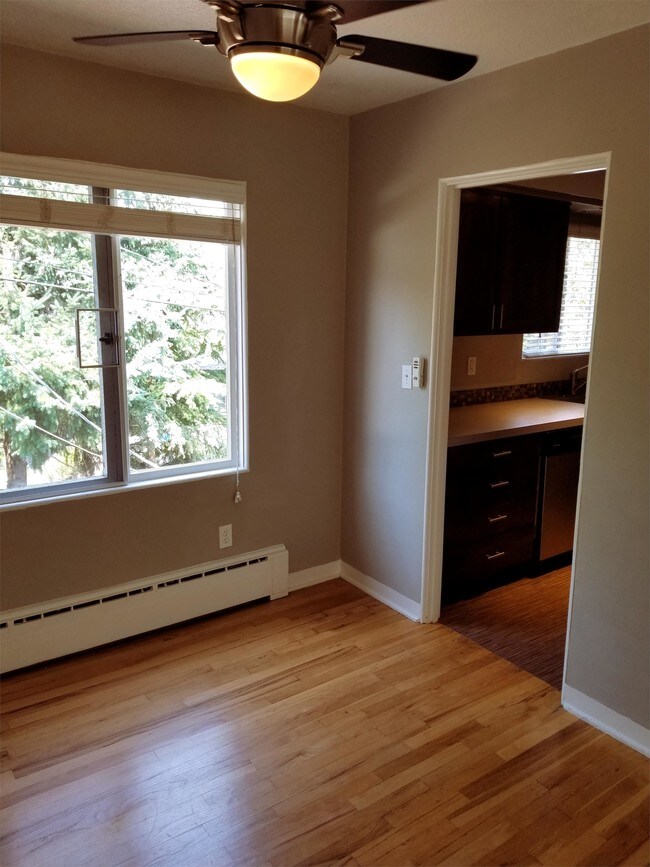 Building Photo - 295 3rd St