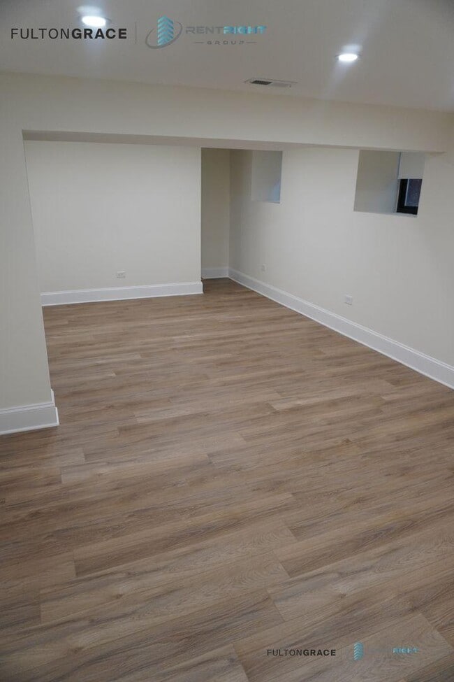Foto del edificio - 5 bedroom in Chicago IL 60625