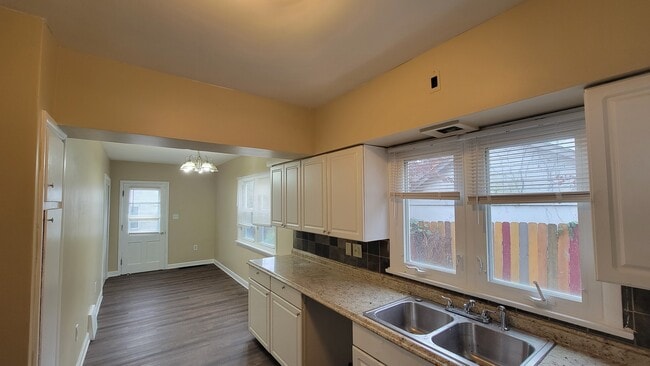 Building Photo - 431 Delmar Ave