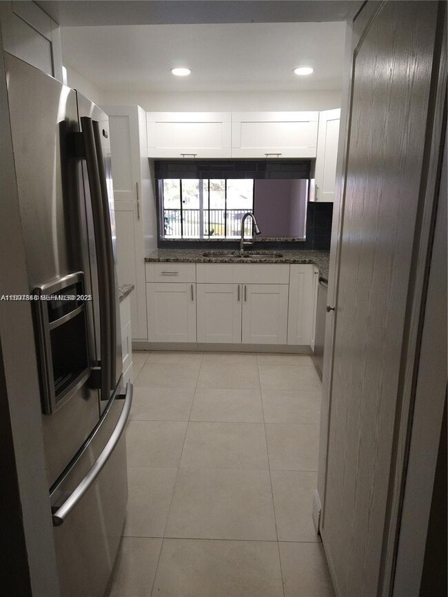 Building Photo - 6575 W Oakland Park Blvd