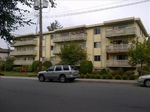 Building Photo - Valencia Apartments