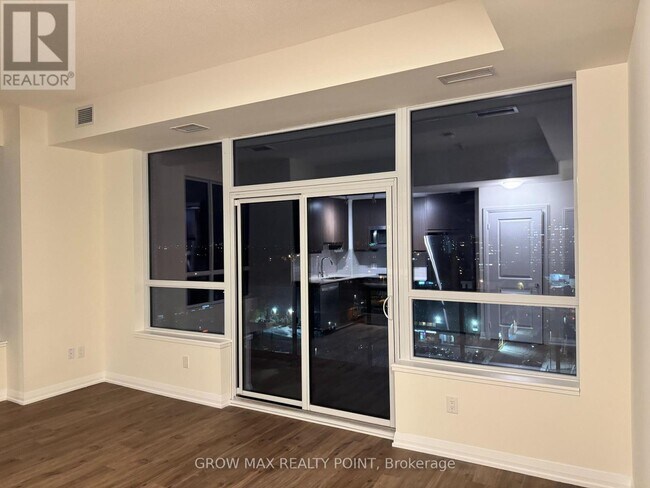 Photo du bâtiment - 3270 Sheppard Ave E