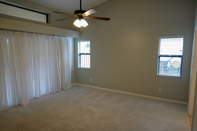 Building Photo - 512 Pinewalk Dr