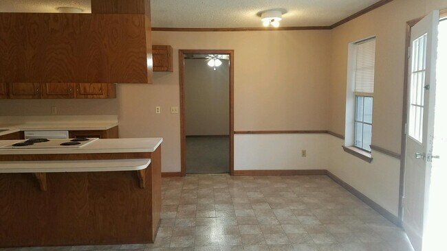 Building Photo - 205 Bickerton Dr