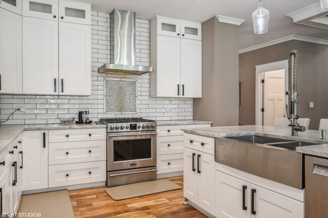 Foto del edificio - 694 Hart Rd