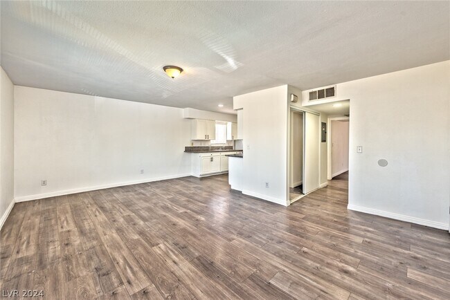 Building Photo - 29 Gold Bar Ct