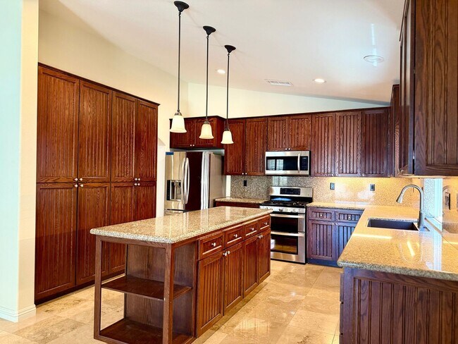Foto del edificio - Four Seasons 55+ – Beautifully Upgraded wi...