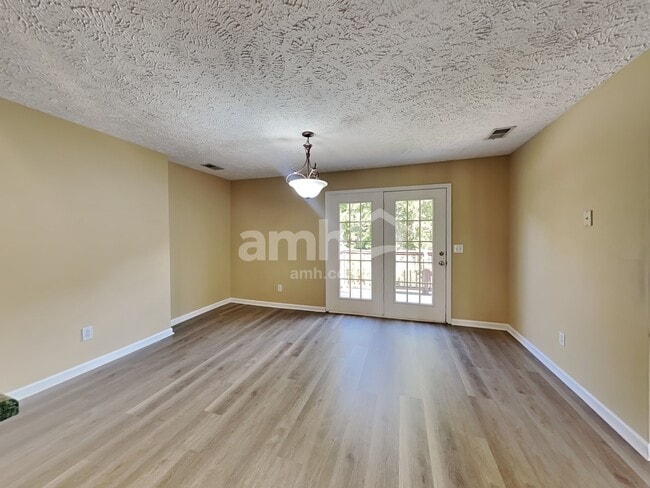 Building Photo - 544 Windy Rd