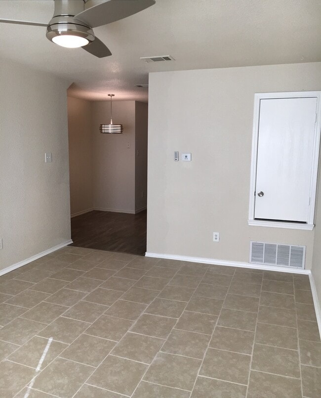 Building Photo - 2 WEEKS FREE RENT!!!! $795 PRICE IMPROVEMENT!!!!!