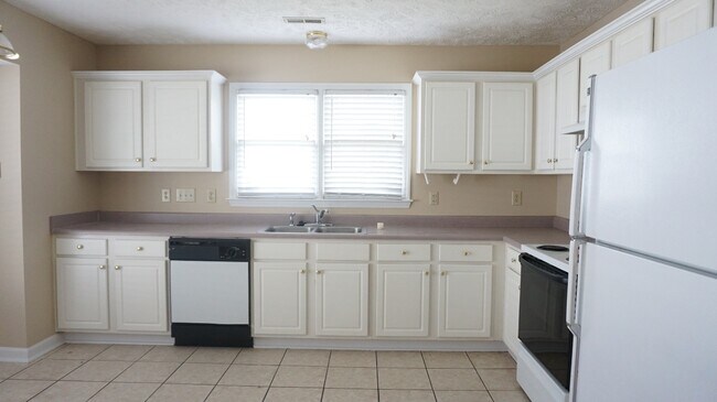 Building Photo - 7305 Tollhouse Dr