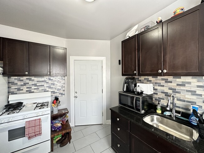 Foto del edificio - 6349 N Magnolia Ave