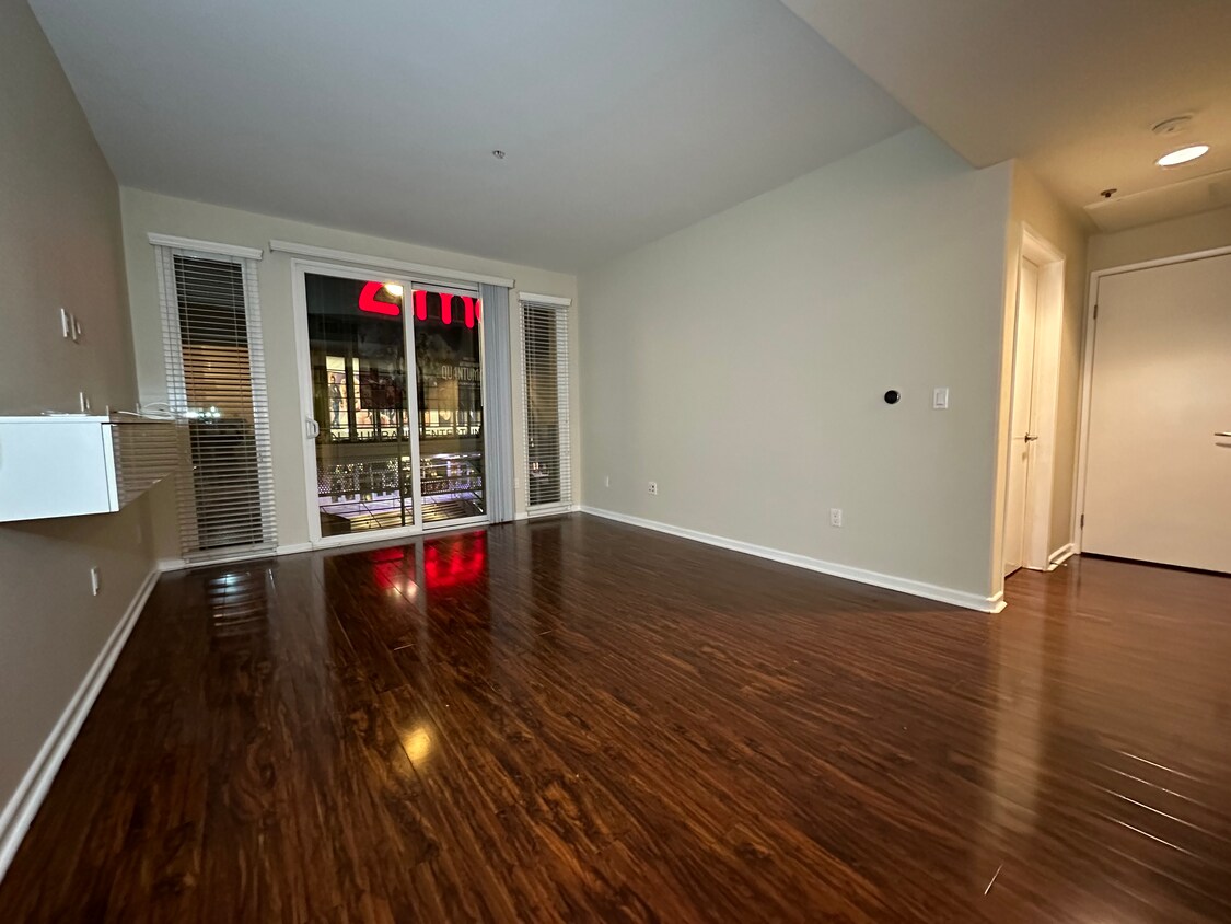 Living Room - 250 N 1st St