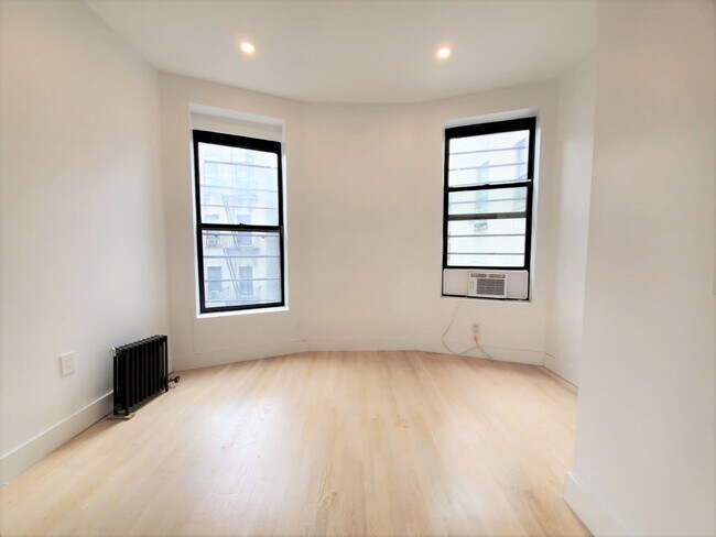 Building Photo - 220 W 122nd St
