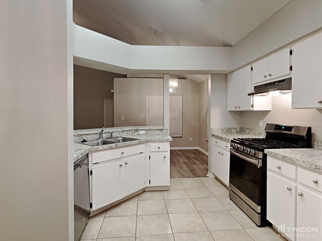 Foto del edificio - 1708 Scotch Pine Dr