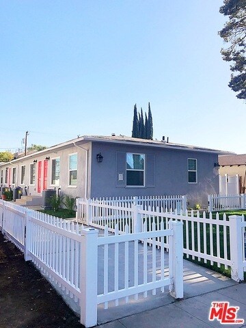 Building Photo - 330 W Valencia Ave