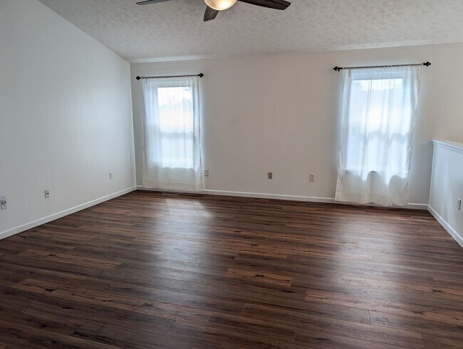 Building Photo - AVAILABLE NOW! 3 Bedroom Ranch with 2 Full...