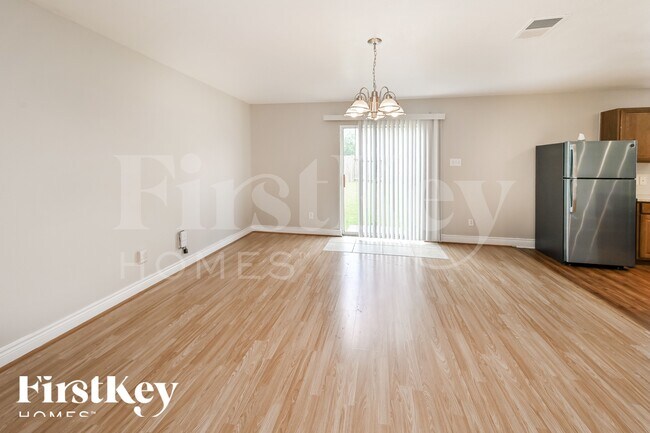 Foto del edificio - 22811 Precious Pl