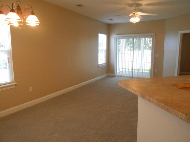 Foto del edificio - 119 Fountain Pointe Ln