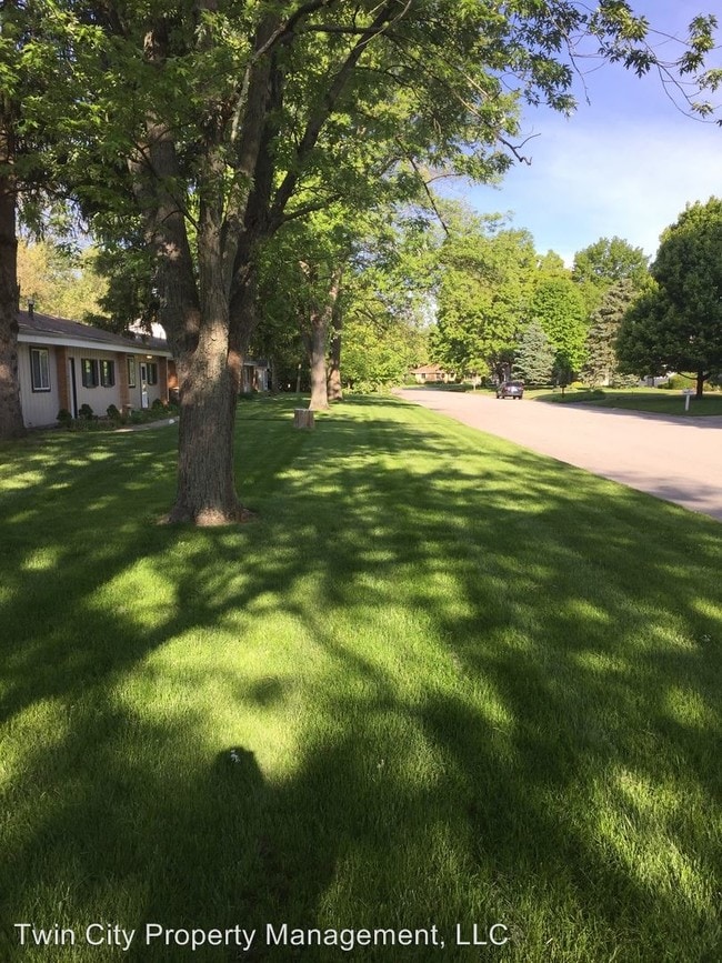 Building Photo - 905 Princess Dr