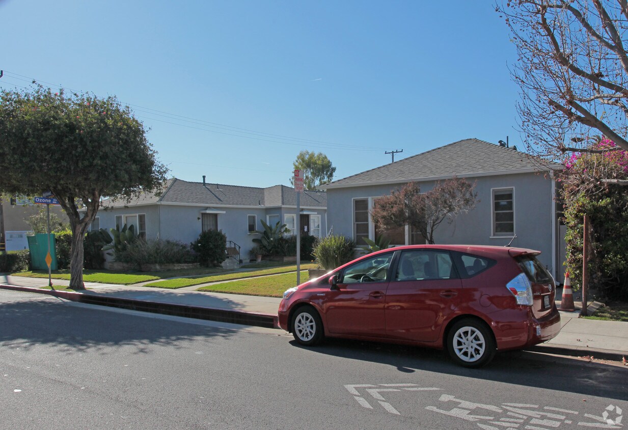 Foto del edificio - 3214-3218 Highland Ave