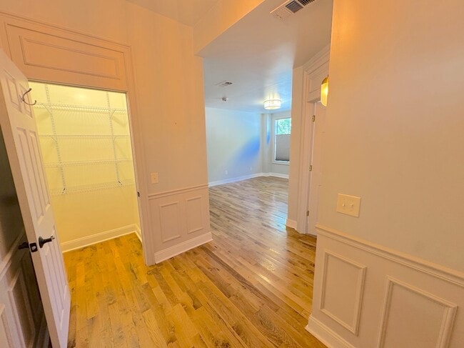 Foto del edificio - 521 W 37th St
