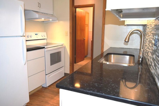 Foto del edificio - 5725 Blake Rd S