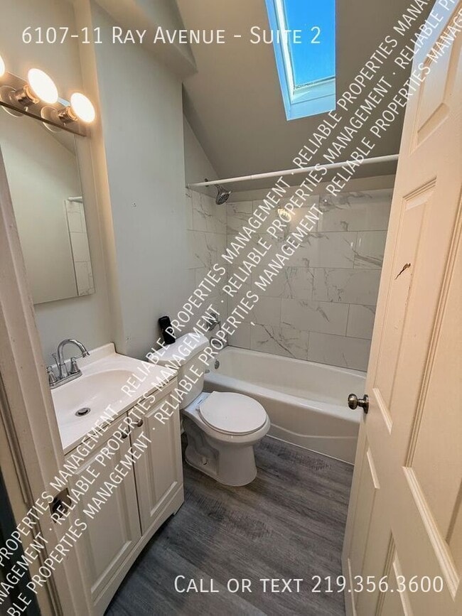 Foto del edificio - 6107-11 Ray Ave