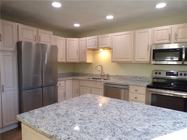 Building Photo - 144 Edaville Ct