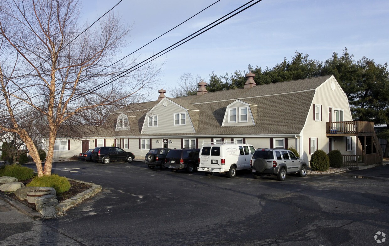 Primary Photo - 15-17 Massasoit Ave