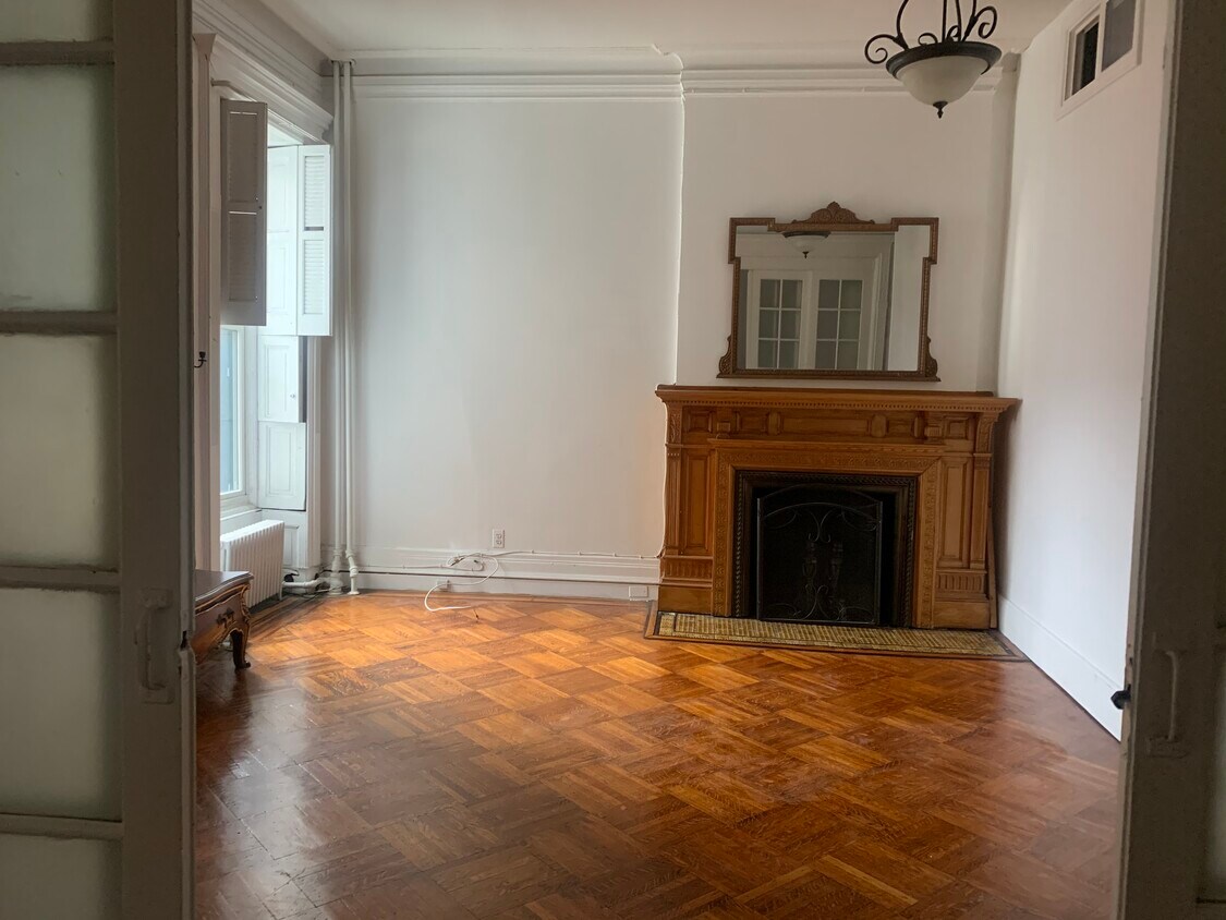 Decorative fireplace - 136 Joralemon St