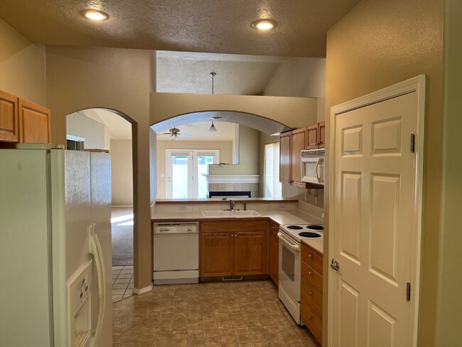Building Photo - 4150 W Daly Ln