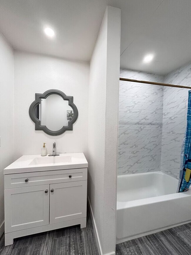 Foto del edificio - Charming 2-Bedroom Home in Los Angeles