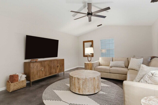 Building Photo - 1405 Camellia Dr