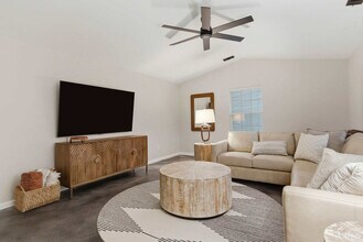 Building Photo - 1405 Camellia Dr